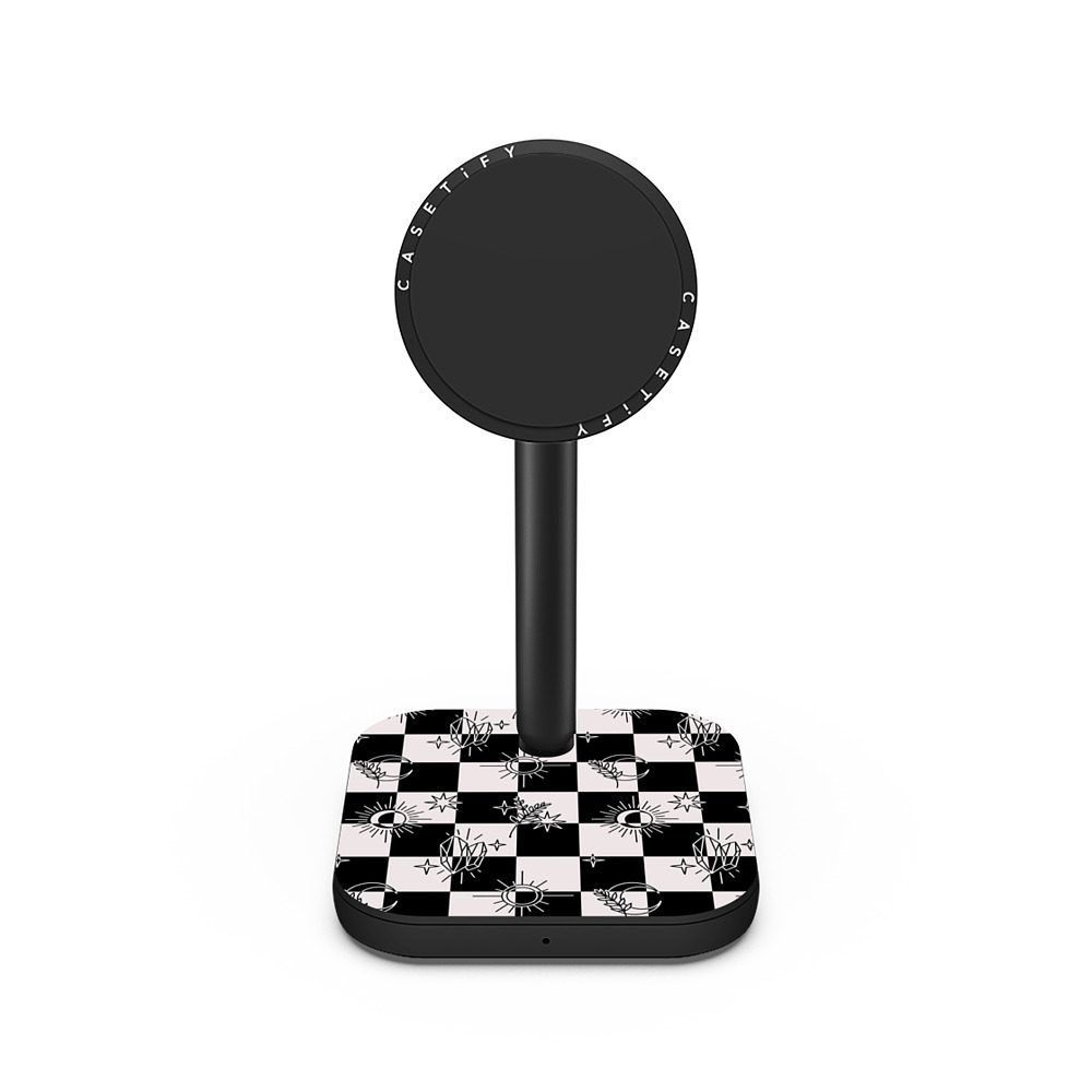 Chiara LB Art x CASETiFY PowerThru 2-in-1 Charging Stand Checkered,Pattern マットブラック 2-in-1 充電スタンド Witchy checkered print Back to School Chiara LB Art x CASETiFY PowerThru 2-in-1 Charging Stand Checkered,Pattern マットブラック 2-in-1 充電スタンド Witchy checkered print Back to School