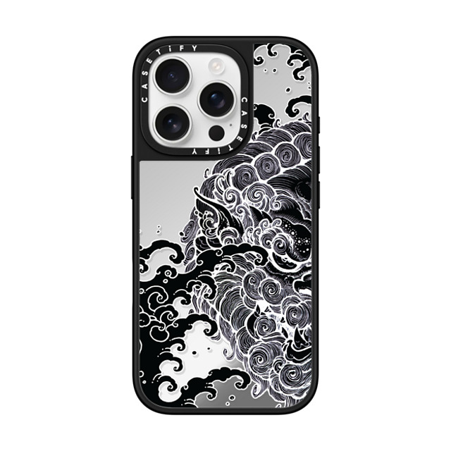 Gabe Shum x CASETiFY iPhone 16 Pro ケース Silver on Black ミラーケース MagSafe対応 Lucky Foo Dog by Gabe Shum