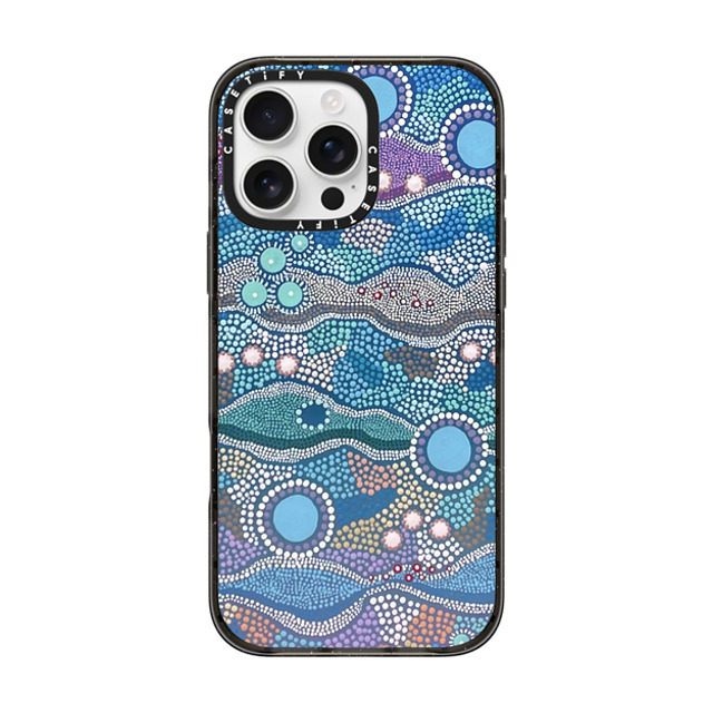 Krubi Creative x CASETiFY iPhone 16 Pro Max ケース ブラック インパクトケース MagSafe対応 Wattamolla - Aboriginal Art