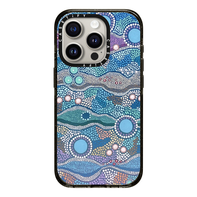 Krubi Creative x CASETiFY iPhone 15 Pro ケース ブラック インパクトケース Wattamolla - Aboriginal Art