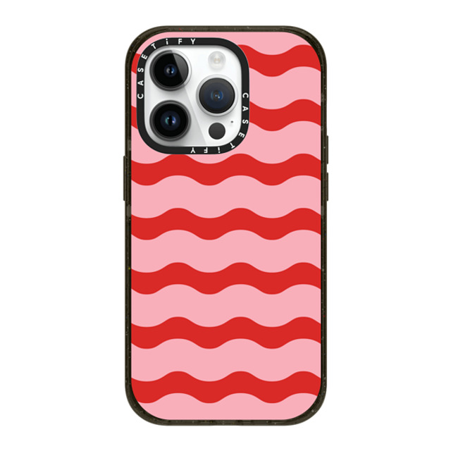 The House That Lars Built x CASETiFY iPhone 14 Pro ケース ブラック インパクトケース MagSafe対応 Red And Pink Wavy Stripe