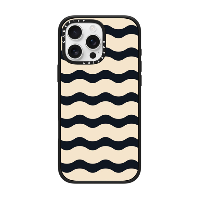 The House That Lars Built x CASETiFY iPhone 16 Pro Max ケース マットブラック インパクトケース MagSafe対応 Black And White Wavy Stripe