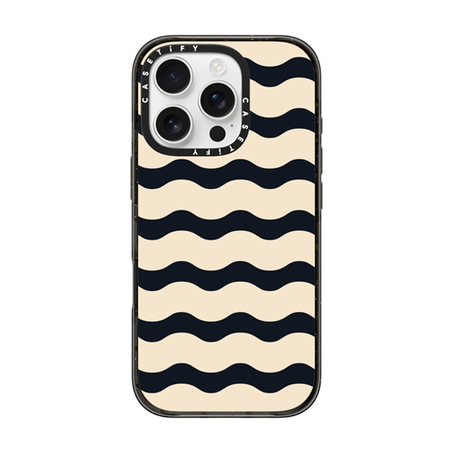 The House That Lars Built x CASETiFY iPhone 16 Pro ケース ブラック インパクトケース MagSafe対応 Black And White Wavy Stripe