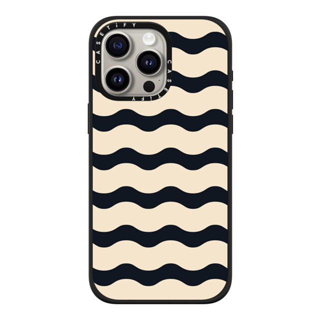 The House That Lars Built x CASETiFY iPhone 15 Pro Max ケース マットブラック インパクトケース MagSafe対応 Black And White Wavy Stripe