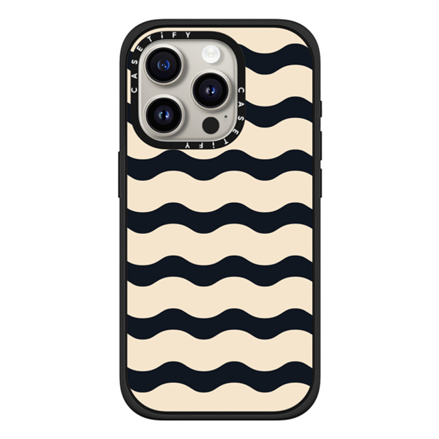 The House That Lars Built x CASETiFY iPhone 15 Pro ケース マットブラック インパクトケース MagSafe対応 Black And White Wavy Stripe