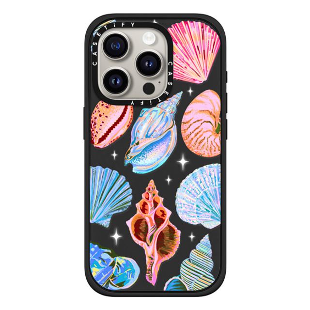 Izzy Lawrence Studio x CASETiFY iPhone 15 Pro ケース マットブラック インパクトケース MagSafe対応 Seashell