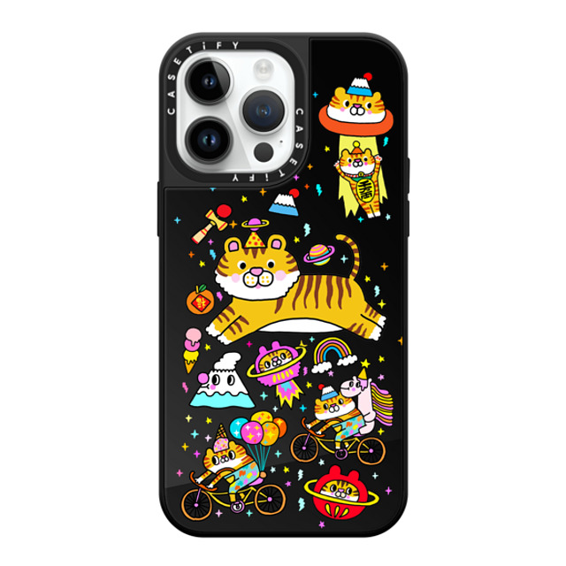 Messy Desk x CASETiFY iPhone 14 Pro Max Case Black on Black ミラーケース MagSafe対応 Lucky Flying Tiger Messy Desk x CASETiFY iPhone 14 Pro Max Case Black on Black ミラーケース MagSafe対応 Lucky Flying Tiger