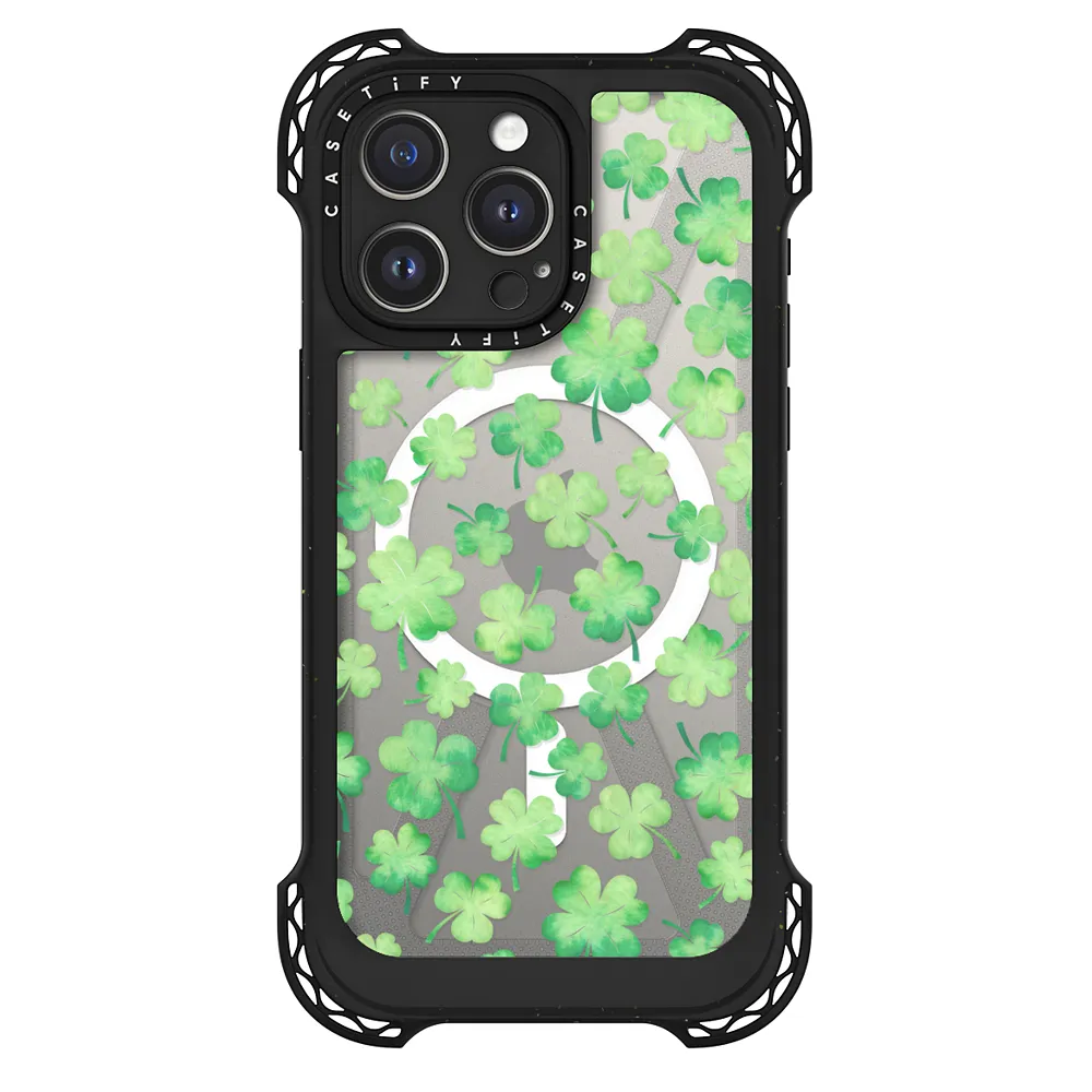 Lucky shamrock green watercolor pattern CASETiFY