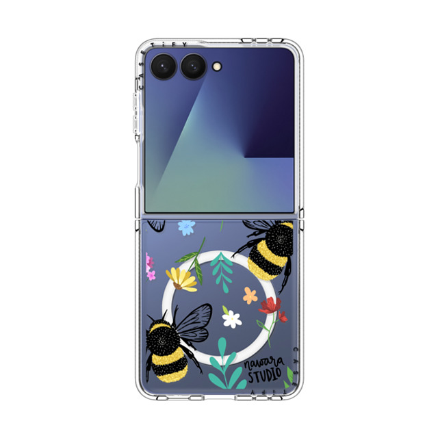 Nawara Studio x CASETiFY Galaxy Z Flip7 Case Sticker,Floral クリア マグネット式 クリアケース Bees In Love New iPhone Nawara Studio x CASETiFY Galaxy Z Flip7 Case Sticker,Floral クリア マグネット式 クリアケース Bees In Love New iPhone