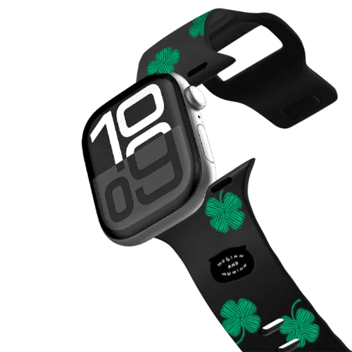 Apple Watch Series 10 (46mm) - Mo and clover