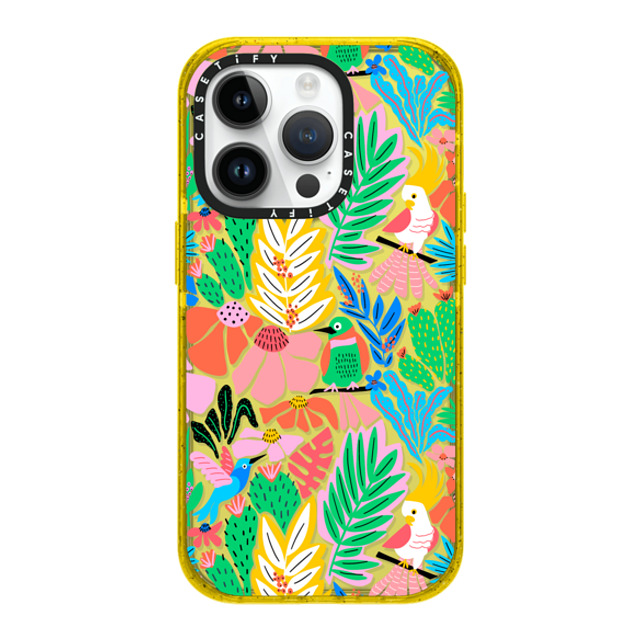 Sandra Hutter x CASETiFY iPhone 14 Pro Case イエロー Impact Case Tropical Birds Jungle Rainforest Exotic Summer Pattern Sandra Hutter x CASETiFY iPhone 14 Pro Case イエロー Impact Case Tropical Birds Jungle Rainforest Exotic Summer Pattern
